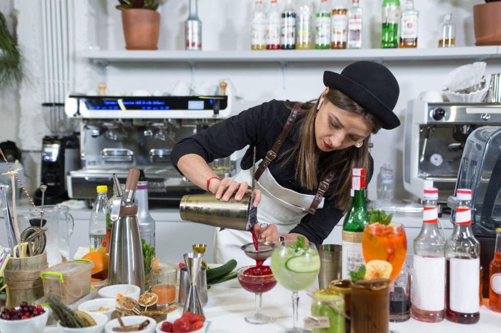 호스트바에서의-업무-내용과-필요한-역량에-대해-알려주세요